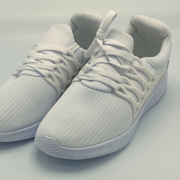 Brand New Athletic Mens Sneaker Great Price Size - Picture 2 of 5